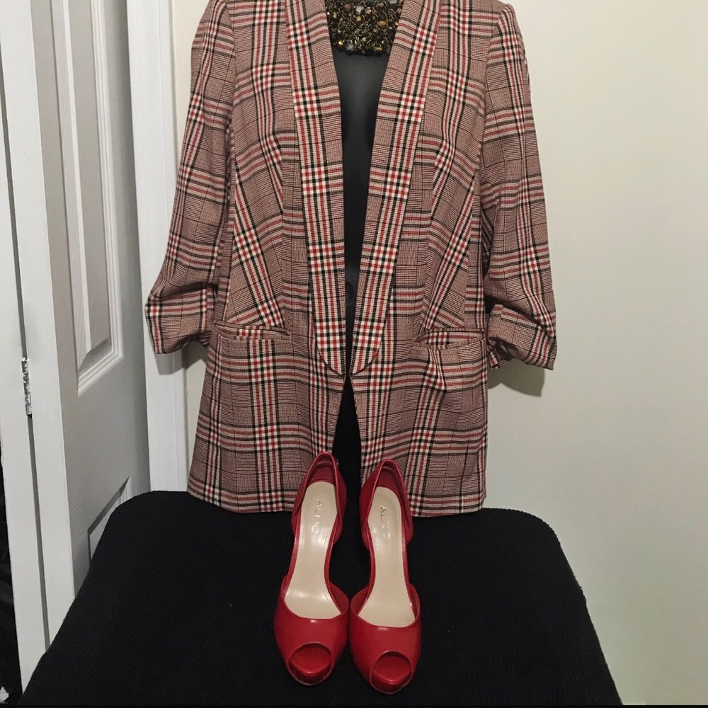 Red opened toe pumps